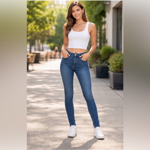 Sezane Denim - Sezane mid rise skinny jeans